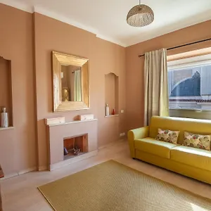 https://boutique-suites-valadier.it-romehotels.com
